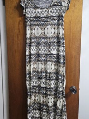 Bobbie Brooks Cream and Black Geometric Dress